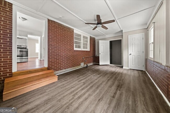 Building Photo - 1935 Handley Ave SW