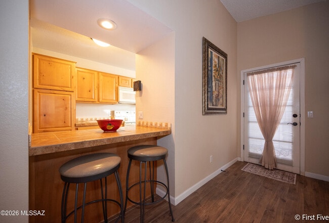 Building Photo - 6470 N Tierra De Las Catalinas