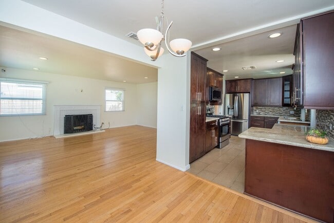 Building Photo - 20092 Bayview Ave