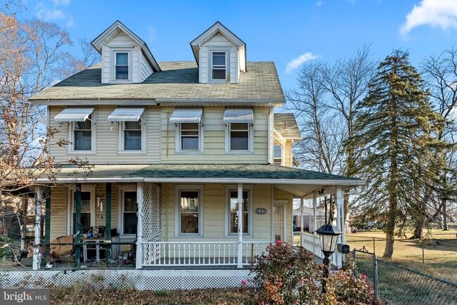 Building Photo - 606 Spruce St