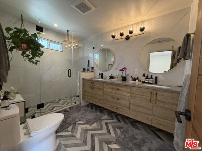 Building Photo - 1768 S Fairfax Ave