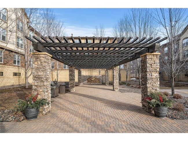 Building Photo - Sparkling 2 Bedroom Condo in Southwest Sta...