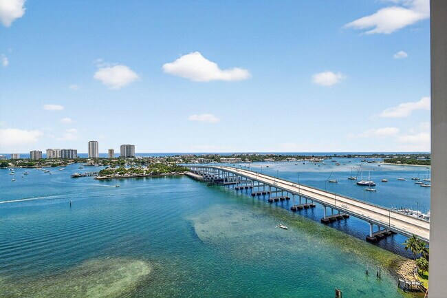 Building Photo - 2640 Lake Shore Dr