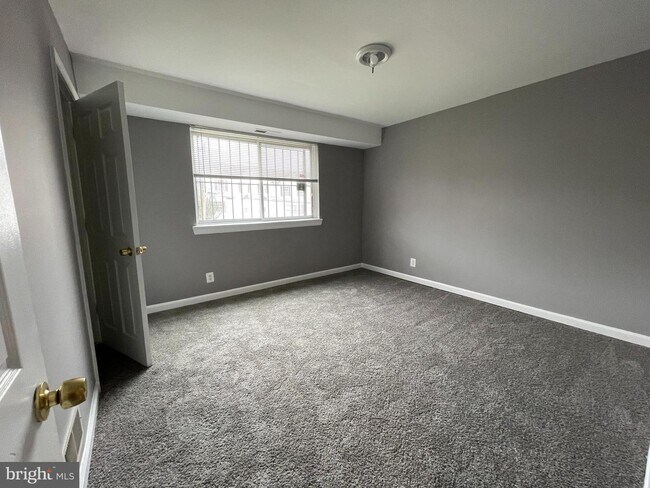 Building Photo - 2512 Markham Ln
