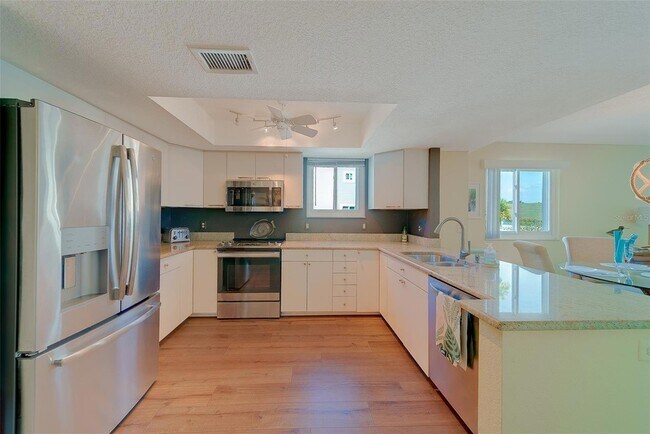 Building Photo - 911 Harbour House Dr