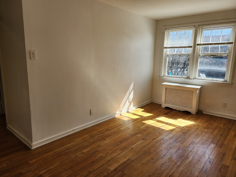 Living Room - 21421 47th Ave