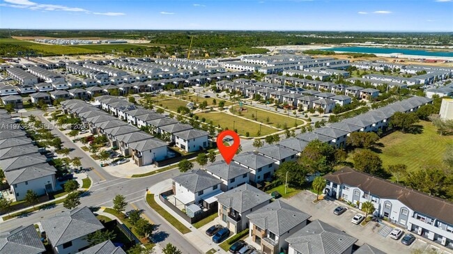 Building Photo - 206 NW 11th Ct