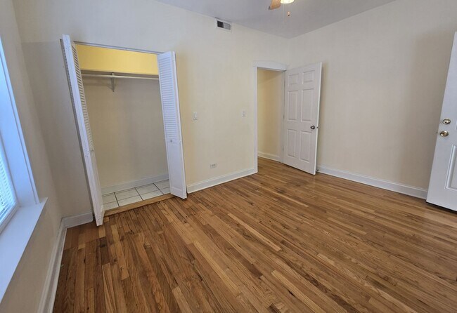 Building Photo - 4926 N Albany Ave