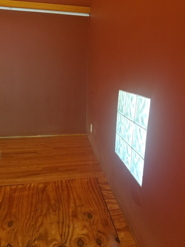 Building Photo - Single Family Home within walking distance to Quinnipiac