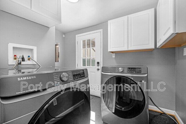 Building Photo - 639 Harvey St