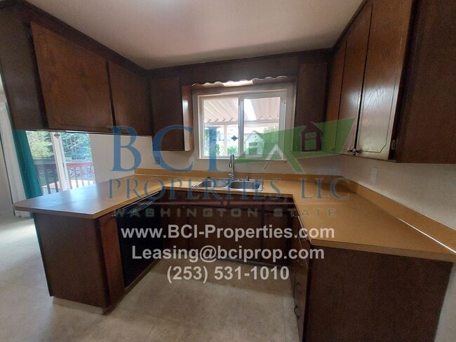 Building Photo - Beautiful 4 Bedroom/ 3 Bath Home close to Sunnyside Beach Park/ JBLM/ Fort Steilacoom!