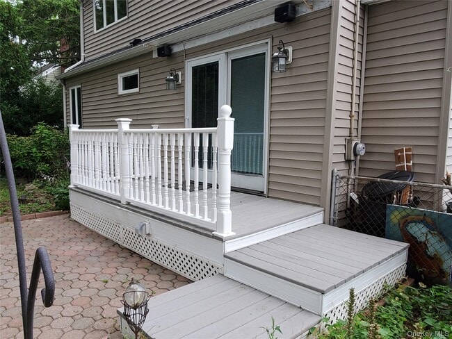 Building Photo - 30 Jervis Ave