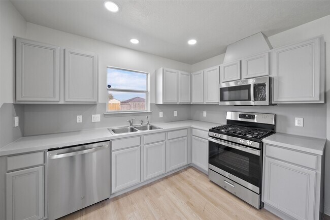 Building Photo - 5203 Panay Park Dr