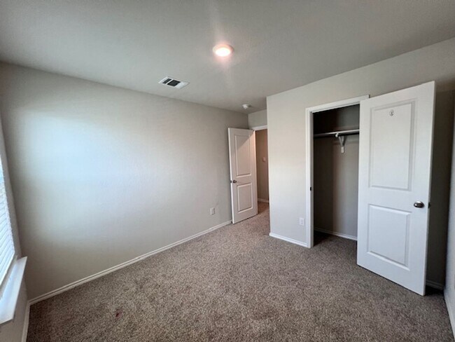 Building Photo - Solana Ridge Subdivision