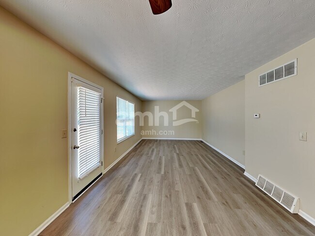 Building Photo - 545 Weeping Willow Ln