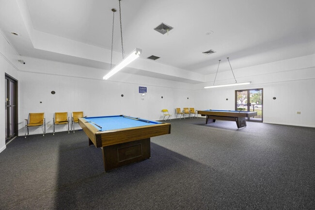 Building Photo - 600 NE 2nd St