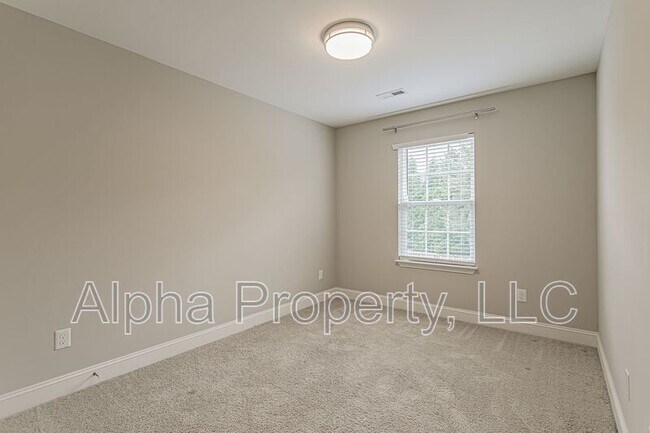 Building Photo - 830 Chartwell Dr