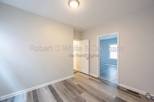 Building Photo - 687 Winchester Ave