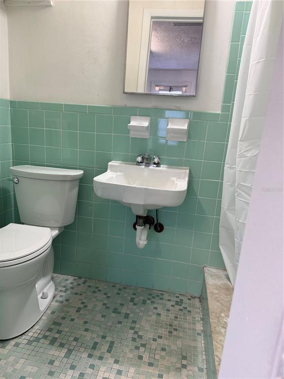 Building Photo - 3838 Beechwood Dr