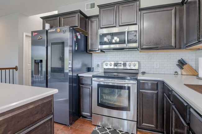Building Photo - 15523 Valley View Dr
