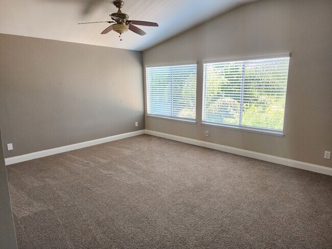 Building Photo - Gorgeous 4 Bedroom/3 Bath Home in South Temecula!