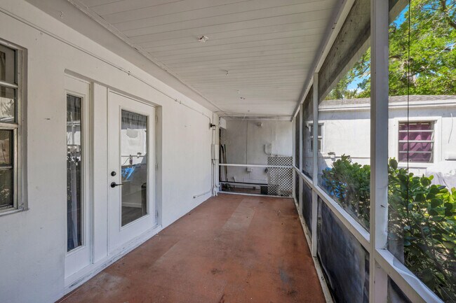 Building Photo - 132 E Central Blvd