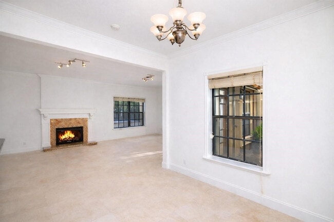 Building Photo - 1524 SE 12th St