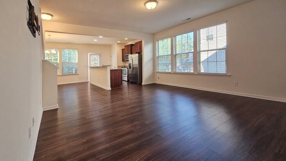 Building Photo - 90 W Grove Point Dr