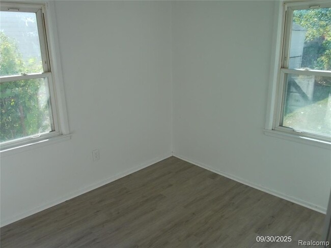 Building Photo - 26751 Belanger St