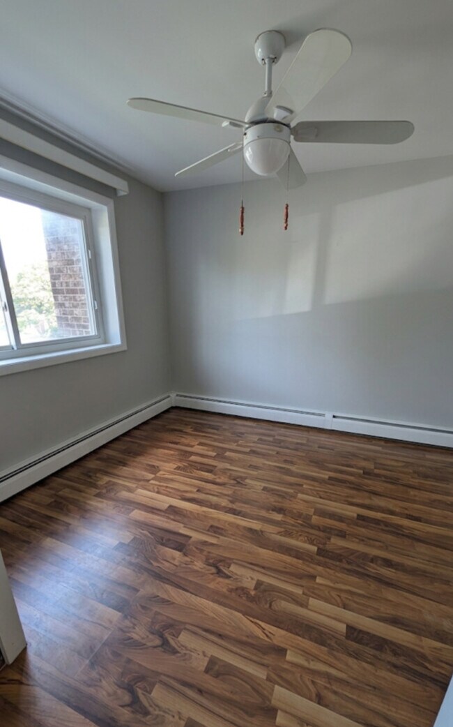 Building Photo - 10353 Dearlove Rd