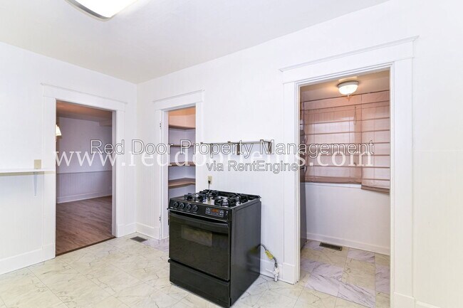 Building Photo - 1028 N Kealing Ave