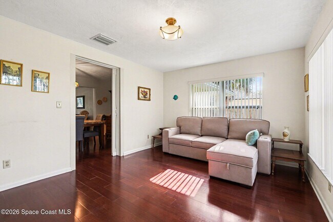 Building Photo - 108 Delvalle St