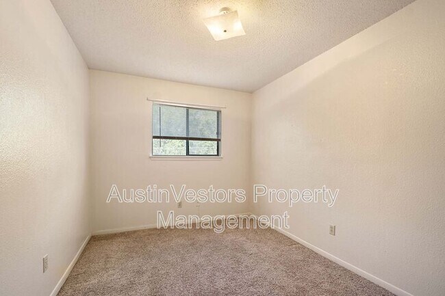 Building Photo - 115 S Frio St