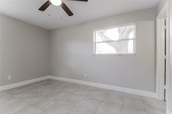 Building Photo - 2844 Oak Lea Dr