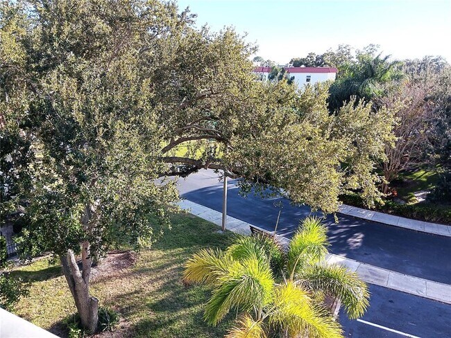 Building Photo - 2700 Bayshore Blvd