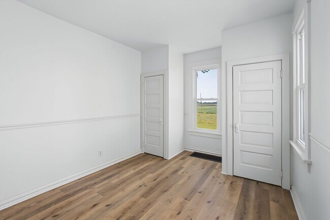 Building Photo - 3 Bedroom, 1 Bathroom Rural Home for Rent – Farmer City, IL