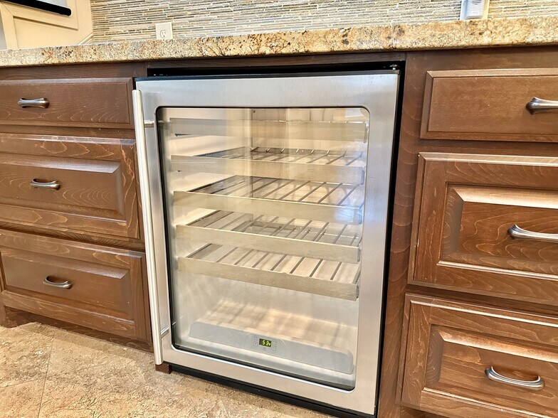 Building Photo - 6121 Hamman St