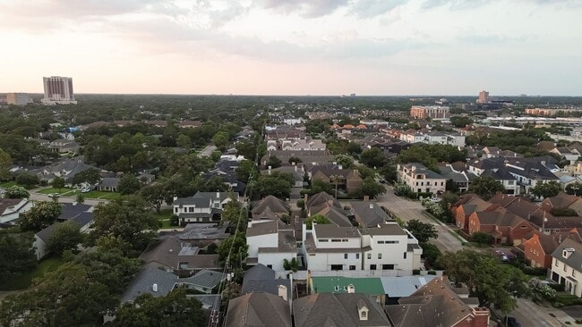 Building Photo - Beautiful contemporary home in the sought-...