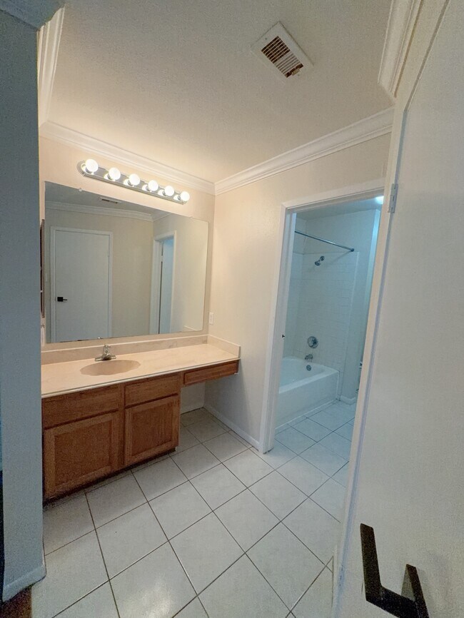 Building Photo - 6666 Harbor Town Dr