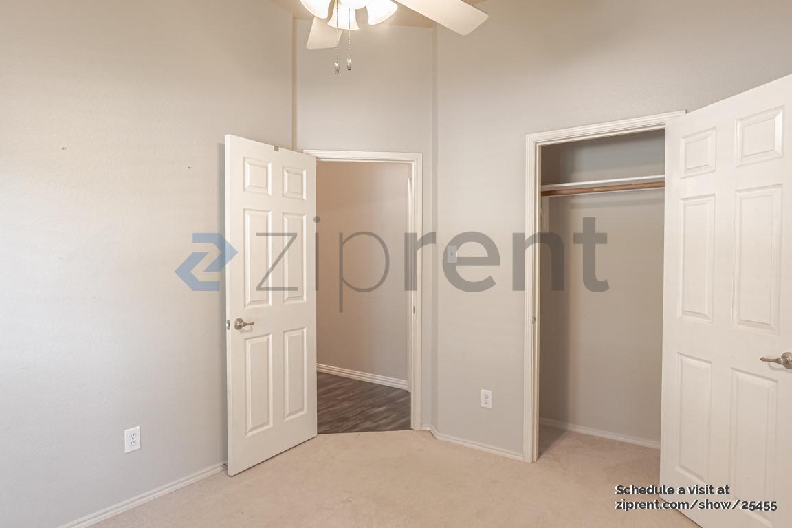 Building Photo - 11853 Del Rio Dr