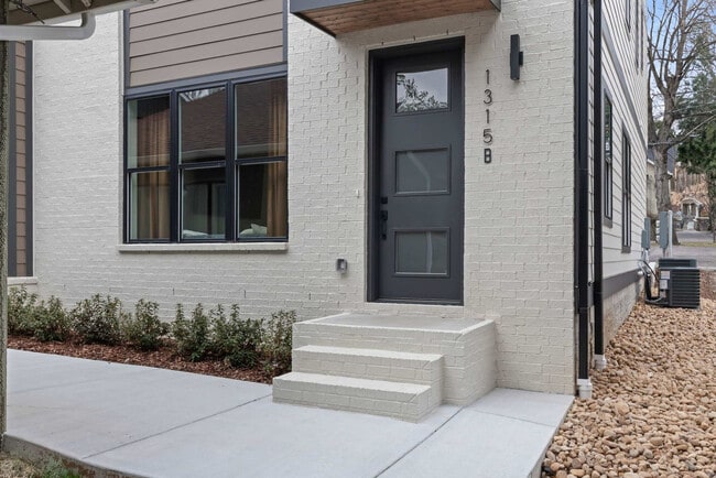 Building Photo - 1315 16th Ave S