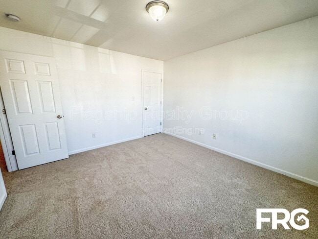 Building Photo - 1021 Jade Ln