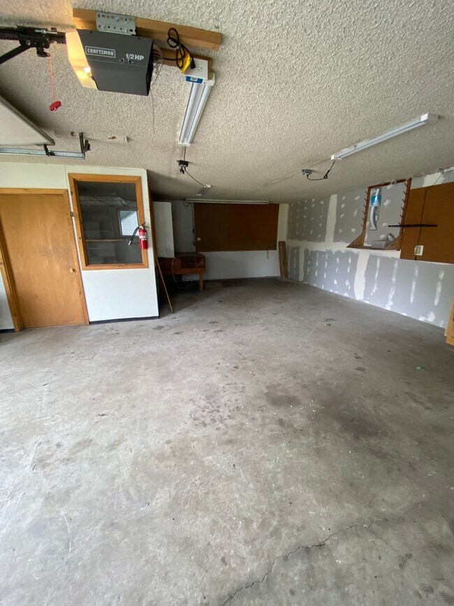 Building Photo - Adorable studio with large garage and work...