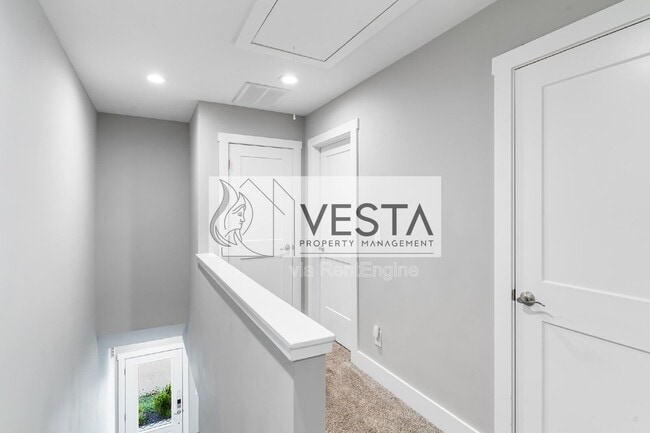 Building Photo - 12 Riddle Rd