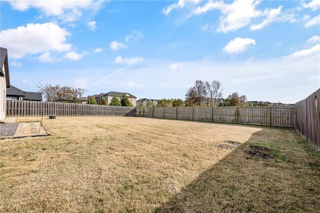 Building Photo - 2016 W Chandler Ave