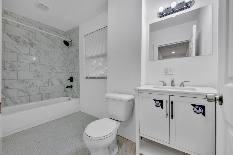 Building Photo - 2348 Court R