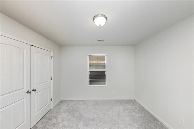 Building Photo - 541 Tulip Ln