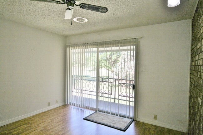 Building Photo - 2 Story Condo on Golf Course / A Great Vie...