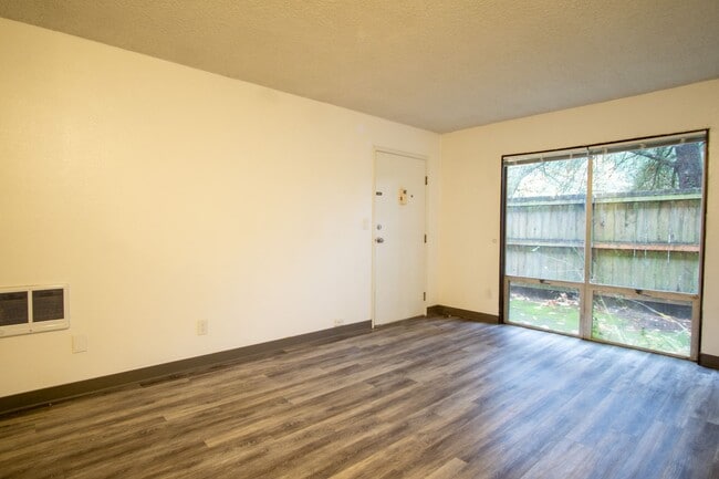 Building Photo - Nicely Renovated One Bedroom Near OHSU Available Now!