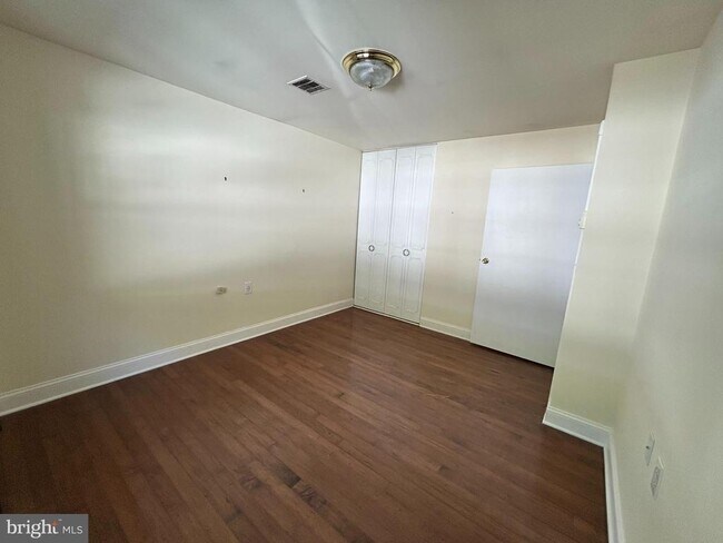 Building Photo - 246C Jefferson Ct